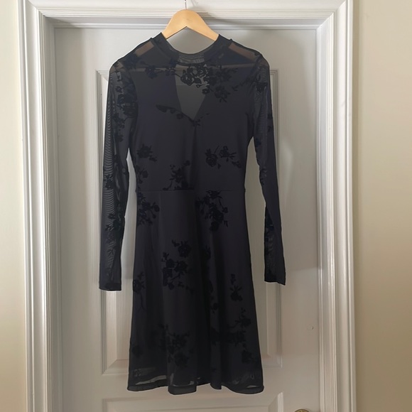 ⚡️3 DRESSES FOR $50⚡️Small ONLY navy long sleeve dress - Picture 1 of 3